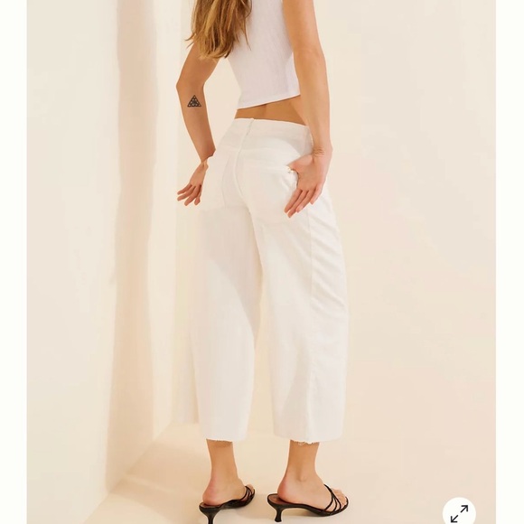 Pilcro The Adi Mid-Rise Frayed Relaxed Flare Jeans:Crop Edition 25 White - Picture 3 of 8